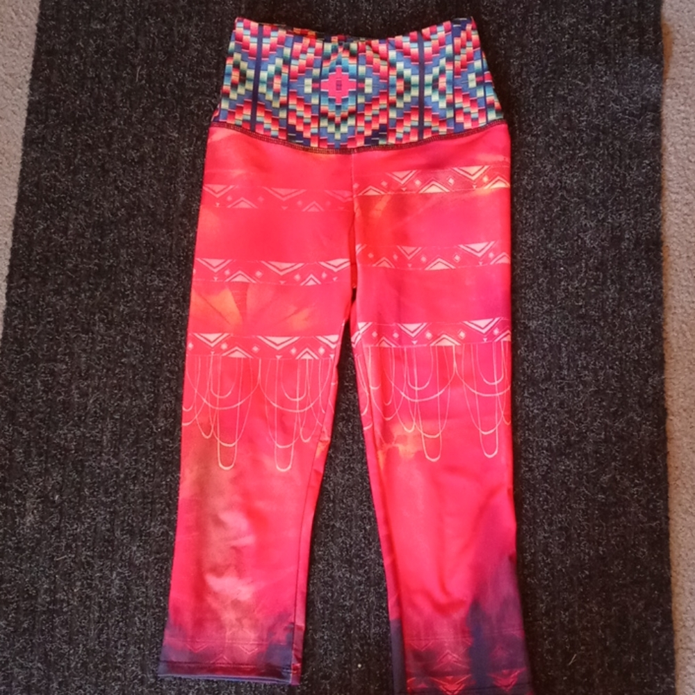 ❤️Onzie tribal capris. Size XS.